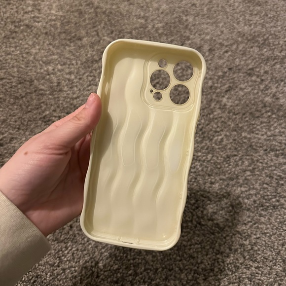 Caseative- ripple case in white - Picture 3 of 4